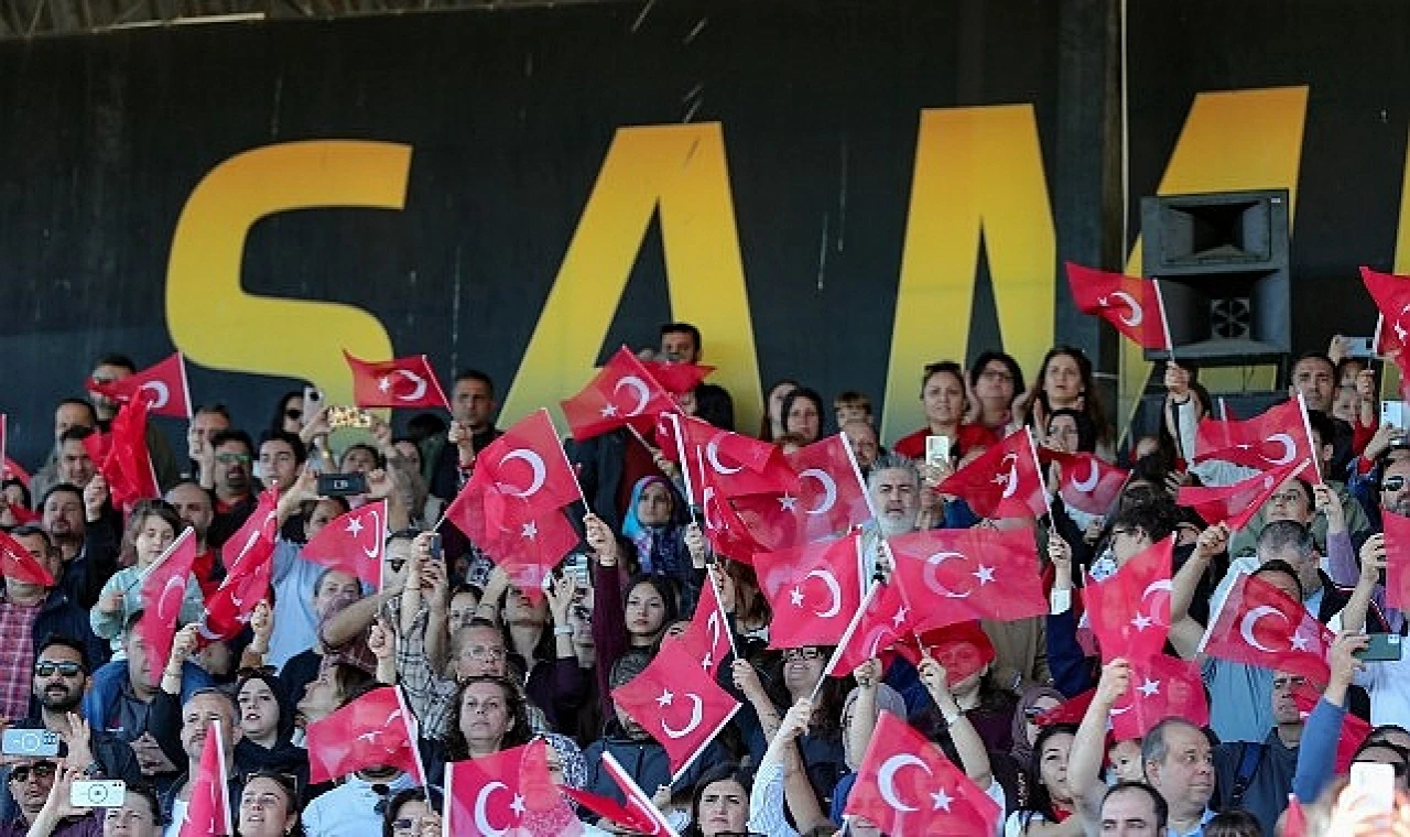 Aliağa Atatürk Stadyumu’nda Cumhuriyet Coşkusu