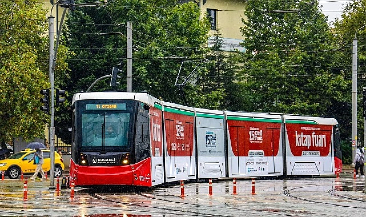 Kitap Gibi Tramvaylar Şehirde Dikkat Çekti