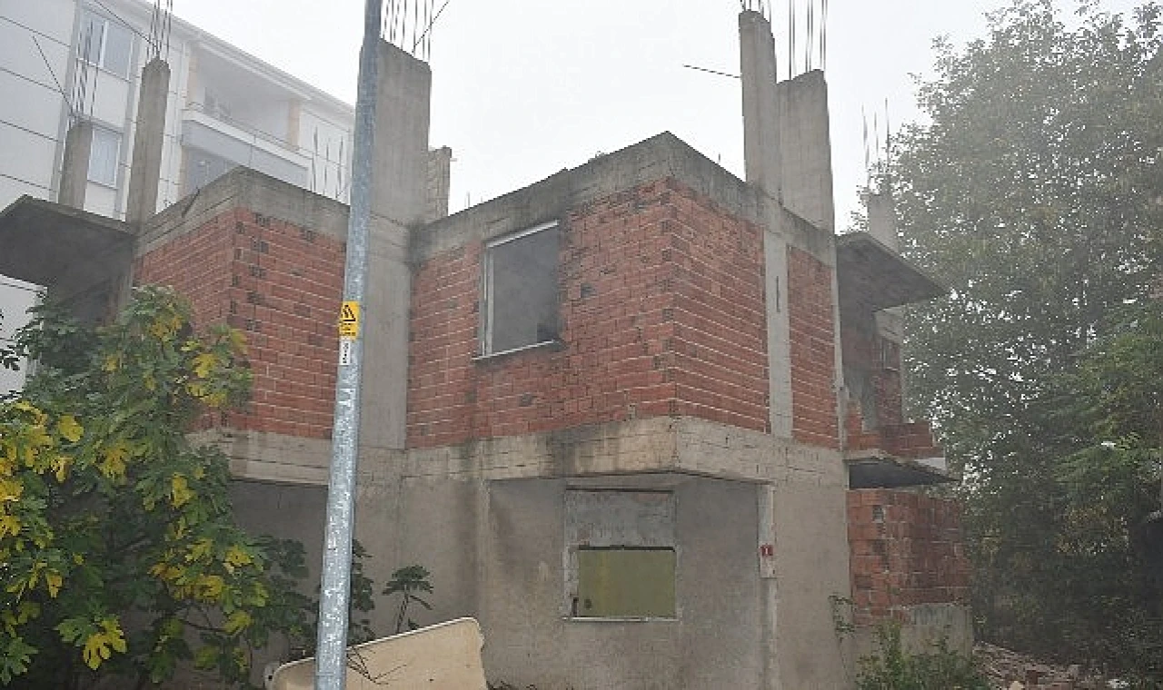 Tehlike yaratan metruk binalar yıkılıyor