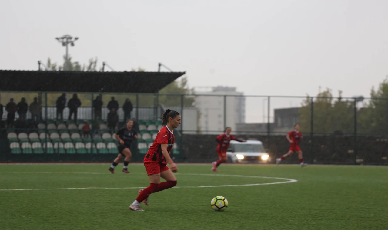 Siverek Kadın Futbol Maçında Hakem Skandalı: İptal Edilen Gol, Erken Biten Maç!