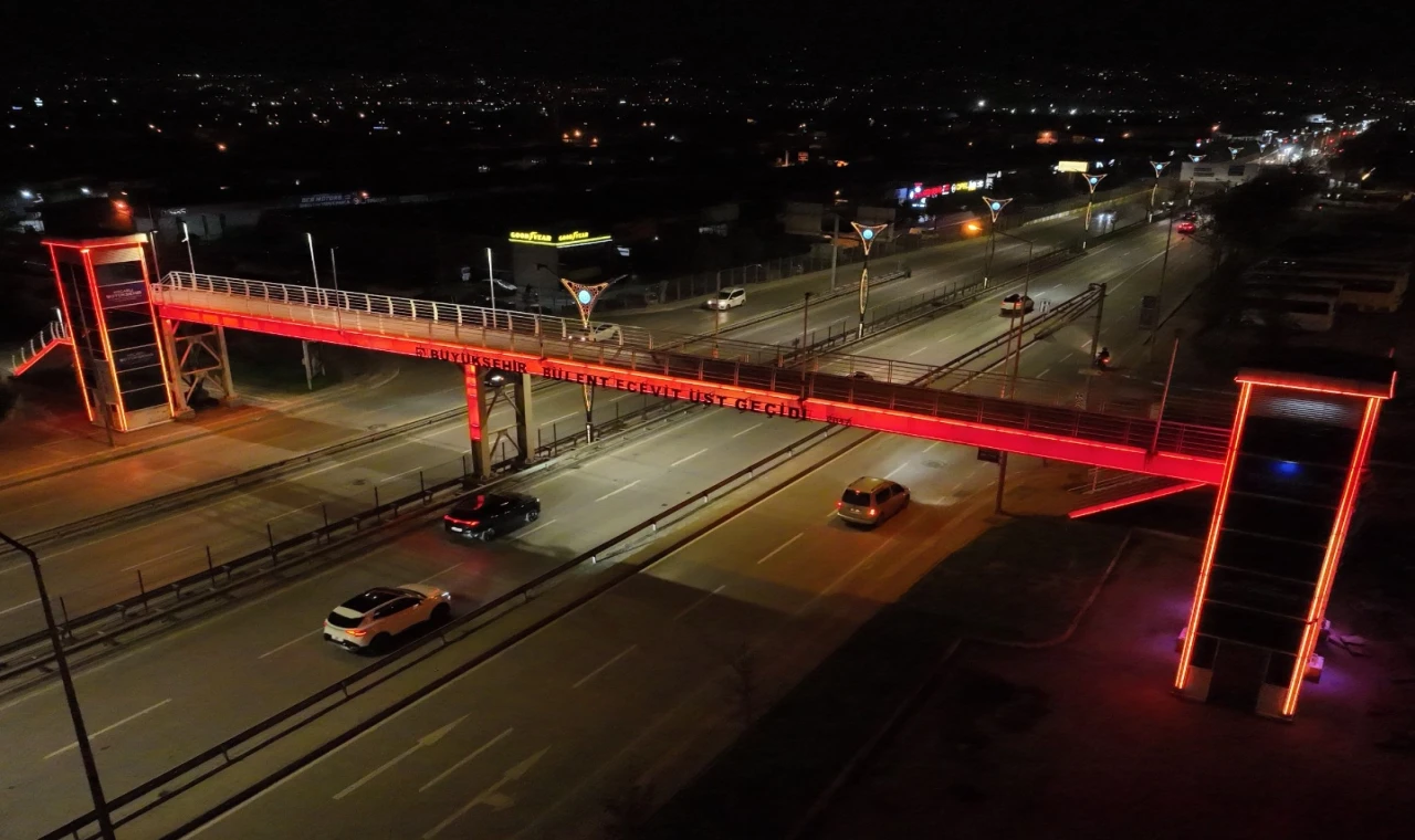 Kocaeli’den kadına şiddete karşı turuncu mesaj