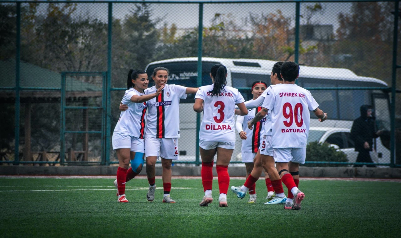 Siverek Kadın Futbol Takımı, Ağrı’ya 4-1’lik Fark Attı
