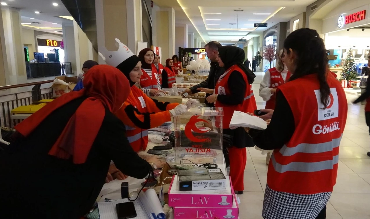 Erzurum Kızılay Kadın Kollarından Gazze, Filistin ve Sudan için hayır kermesi