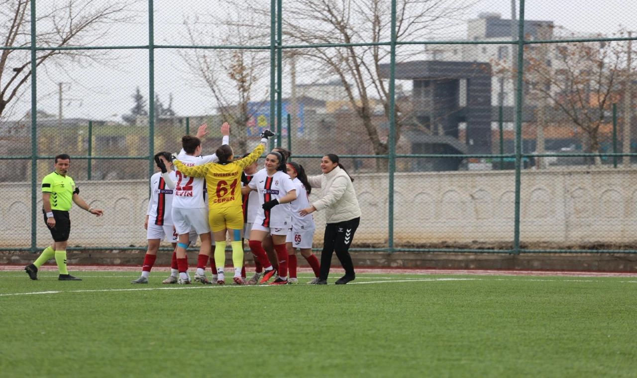Siverek Kadın Kulübü Namağlup Şampiyonluğa Yürüyor