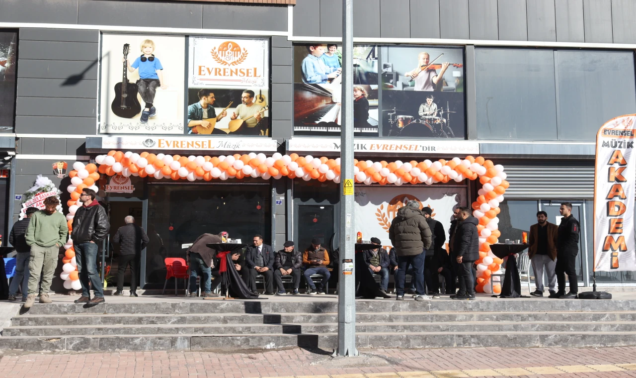 Siverek’te Evrensel Müzik Akademisi Açıldı