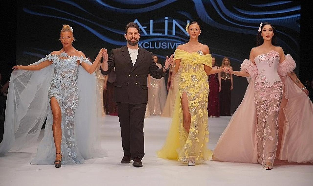 Ünlü mankenlerden net mesaj: ’Bayrağımız Kırmızı Çizgimizdir’