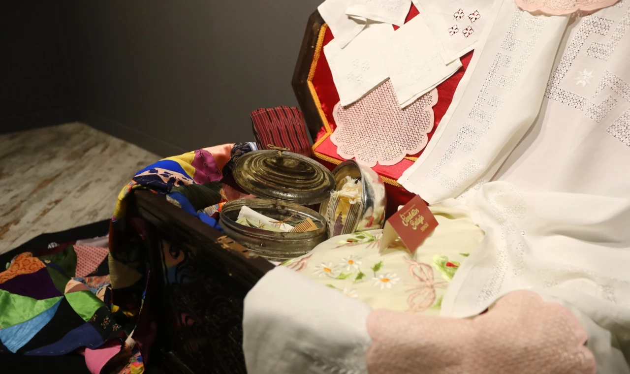 Gaziantep’te “Sandıktan Belleğe: Meral Dai’nin 70 Yıllık Çeyizi” sergisi açıldı