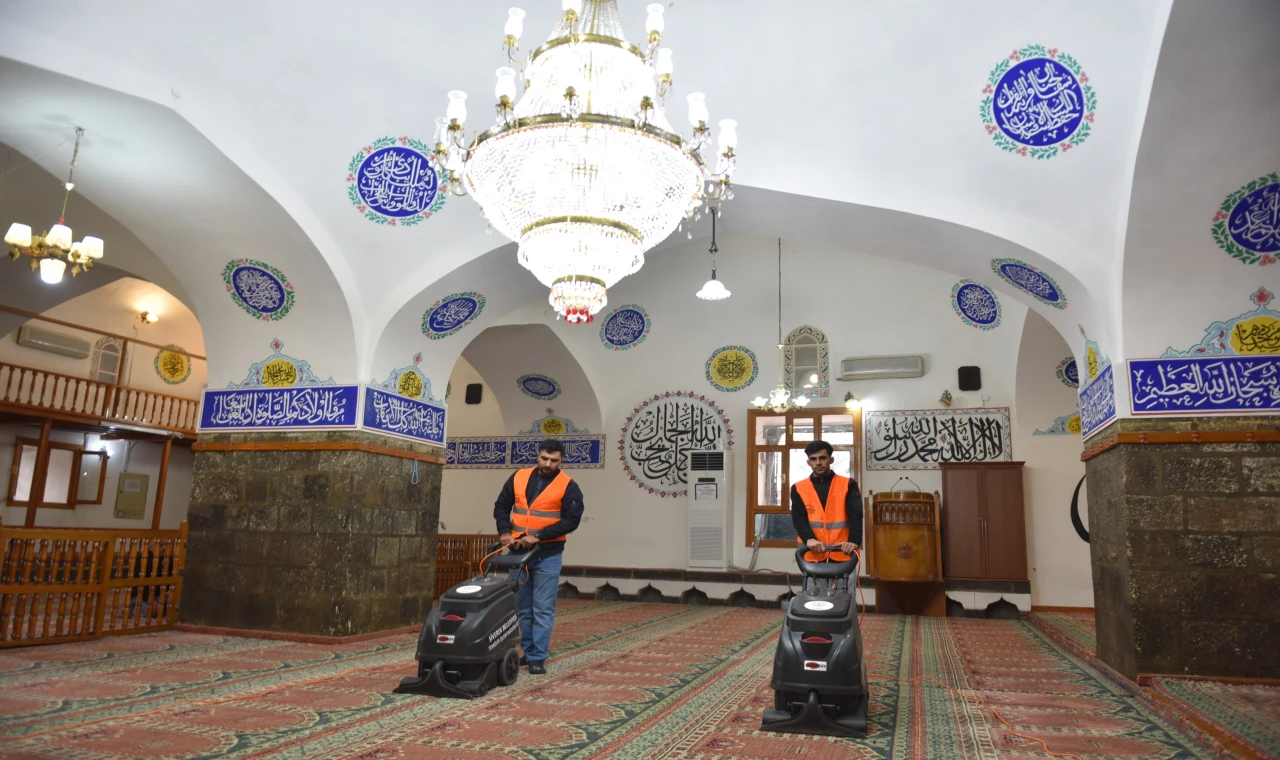 Siverek’te Camiler Ramazan Öncesi Temizlendi