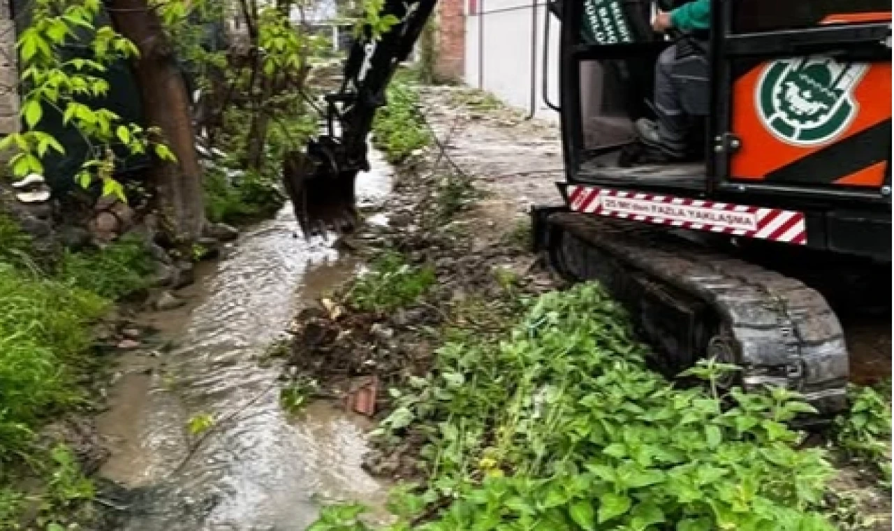 Bursa İnegöl’de sulama kanalı temizliği