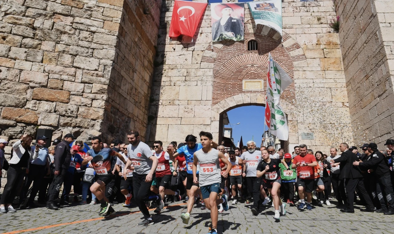 Bursa’da tarihi kent koşusu için nefesler tutuldu