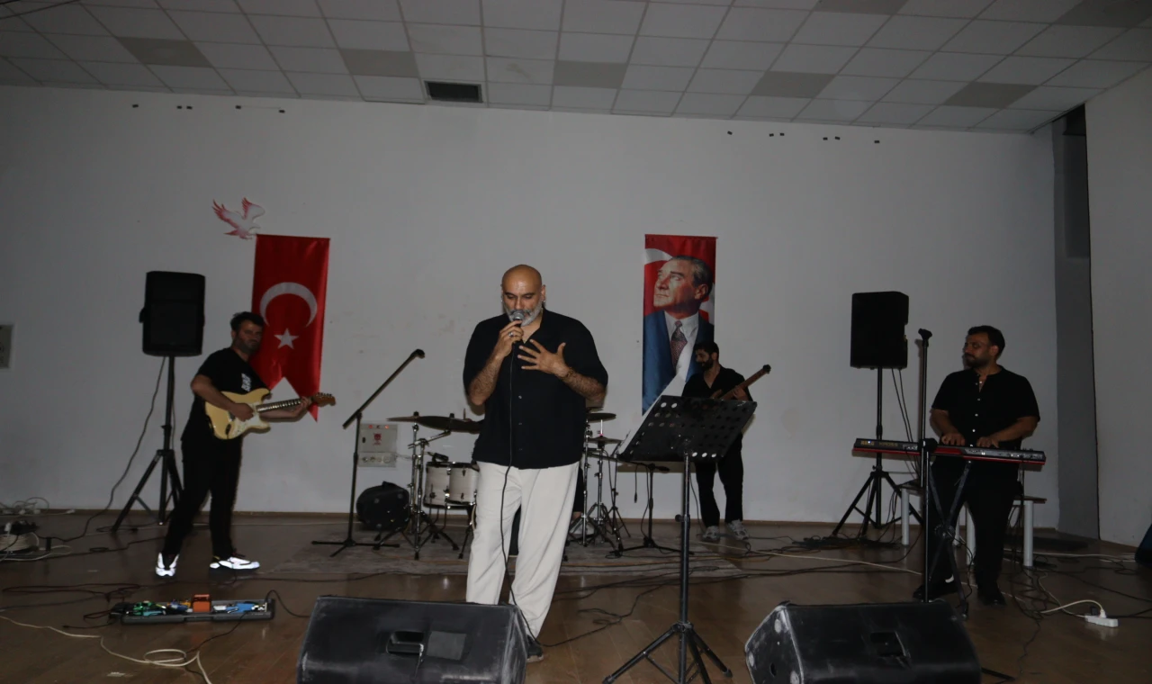 Dodan Siverek'te Sahne Aldı: Sivereklilere Unutulmaz Konser Gecesi yaşattı