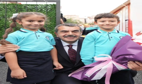 BAKAN TEKİN, İSTANBUL ÖĞRETMEN AKADEMİLERİNİN İLK DERSİNİ VERDİ