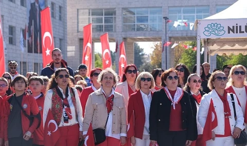 Nilüfer’de Cumhuriyet coşkusu çelenk töreni ile başladı