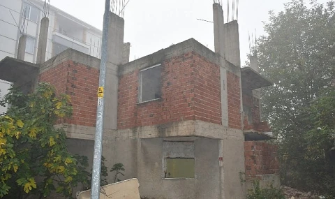 Tehlike yaratan metruk binalar yıkılıyor