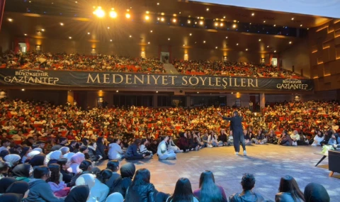 Gaziantep’te gençlerle Gri Koç buluşması