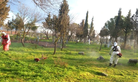 Manisa’da mezarlıklar bayrama hazırlanıyor