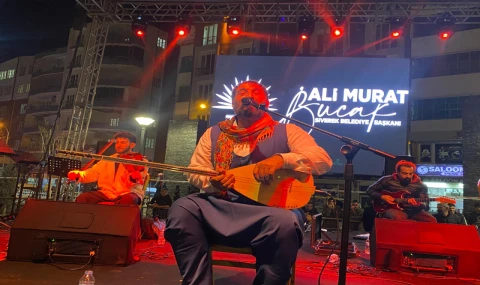 Siverek’te Hamit Karadeniz Rüzgarı: Ramazan Sokağı’nda Coşkulu Gece