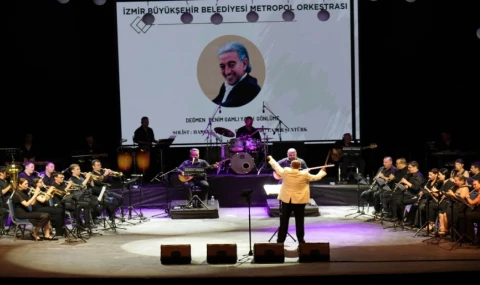 Edip Akbayram ve Volkan Konak İzmir’de şarkılarla anıldı