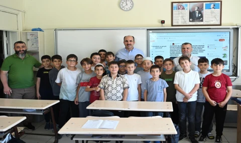 Konya’da Başkan Altay hafızlık eğitimi alan kursiyerlerle buluştu