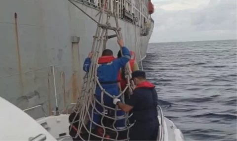 Kaş açıklarında yaralanan gemi mürettebatı Sahil Güvenlik tarafından kurtarıldı